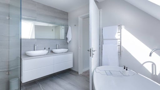 Salle d’eau ou salle de bain : comprendre la vraie différence