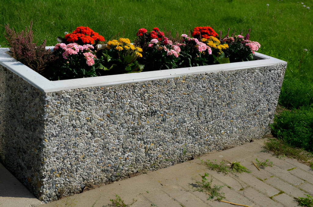 jardin avec une jardinière en parpaing sans fondation 